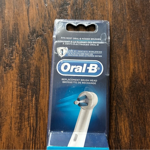 Oral-B, Replacement Brush Head - Picture 3 of 3